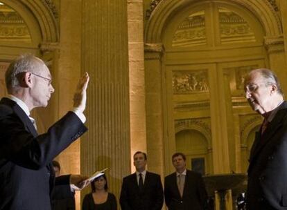 Herman Van Rompuy jura como Primer Ministro ante el rey de los belgas, Alberto II