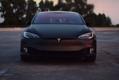 Frontal de un coche de Tesla