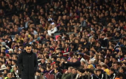 Xavi durante el partido de semifinal de Copa del Rey entre el Real Madrid y el Barcelona, en el Camp Nou el miércoles.