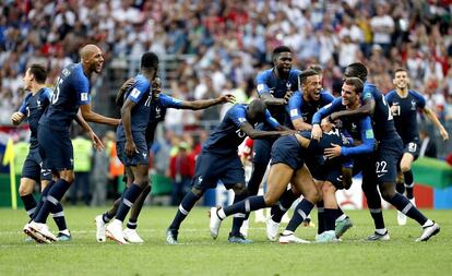 La selección francesa de fútbol festeja el campeonato del Mundial de Rusia 2018.