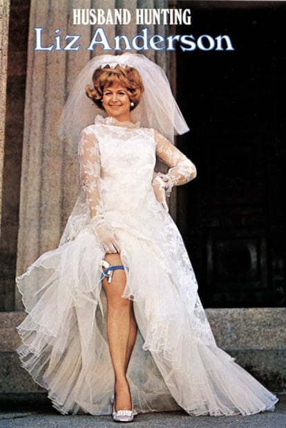 La compositora Liz Anderson, vestida de novia en la portada de su disco <i>Husband hunting. </i>