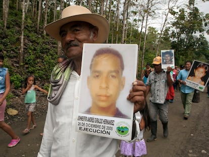 Una de las manifestaciones por los derechos humanos que se celebró en La Comunidad de Paz de San José de Apartadó (Colombia) en su 20º aniversario.