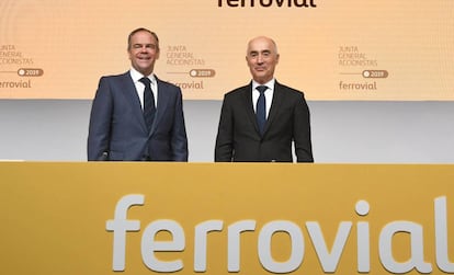 &Iacute;&ntilde;igo Meir&aacute;s y Rafael del Pino, CEO y presidente de Ferrovial, respectivamente, durante la reciente junta de accionistas.