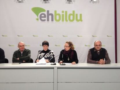 Representantes de EH Bildu, durante su rueda de prensa.