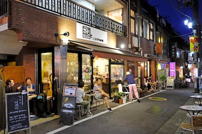 Una de las calles con restaurantes en Shimokitazawa. 