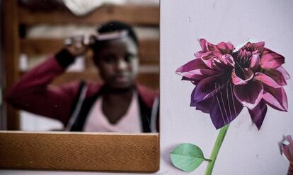 Osarugue, de 16 años, huyó de Benin, Nigeria, para evitar un matrimonio forzado.