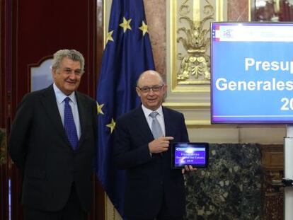 El presidente del Congreso, Jesús Posada, este martes con el ministro de Hacienda, Cristóbal Montoro.