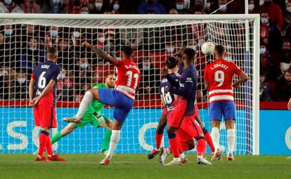 Machis marca el gol del Granada ante el Atlético.