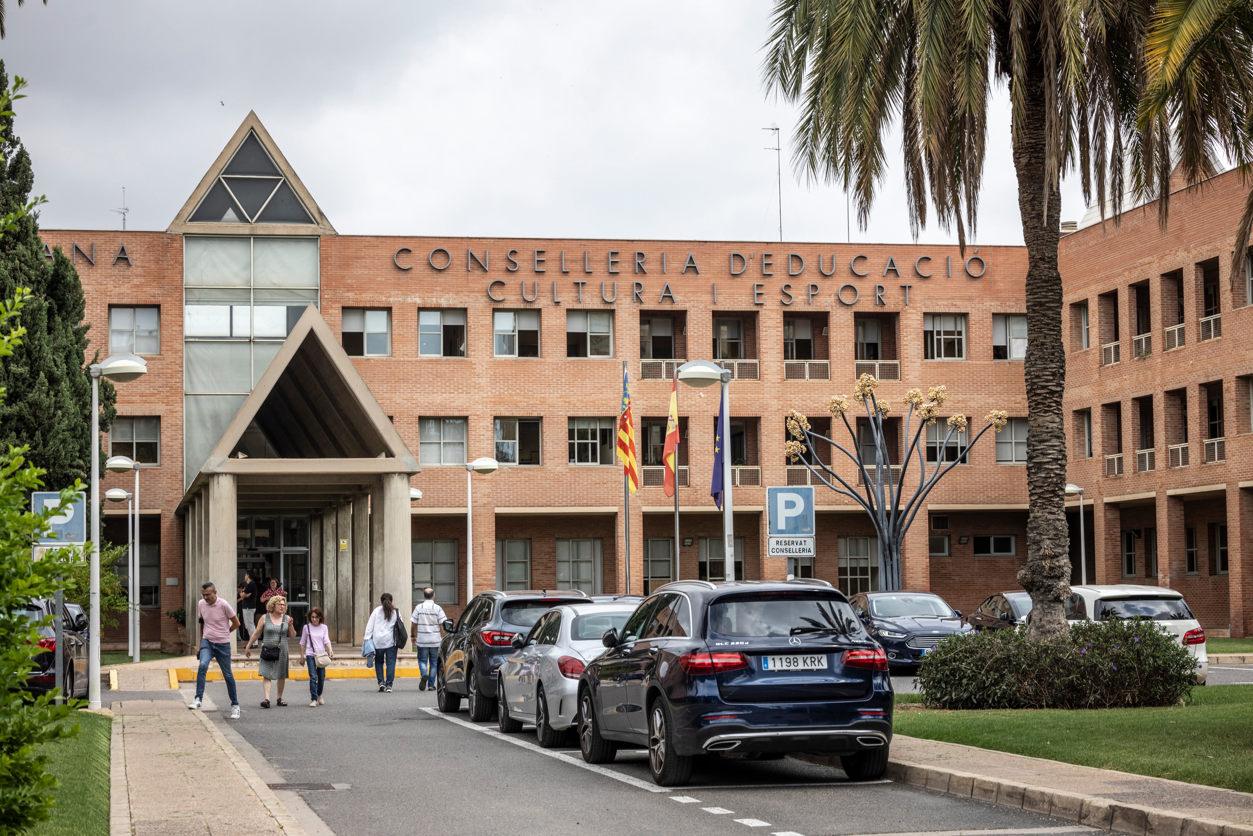 La Consejería de Educación de Valencia rectifica y ampliará el permiso de maternidad a familias monoparentales