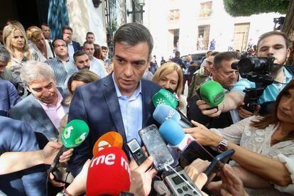 El presidente del Gobierno en funciones, Pedro Sánchez, en Níjar (Almería).