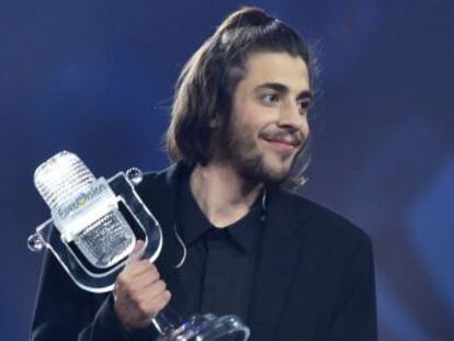 Salvador Sobral gana Eurovisión con ‘Amar pelo dois’, una composición sencilla y con vocación de gustar a todos los públicos. España quedó última