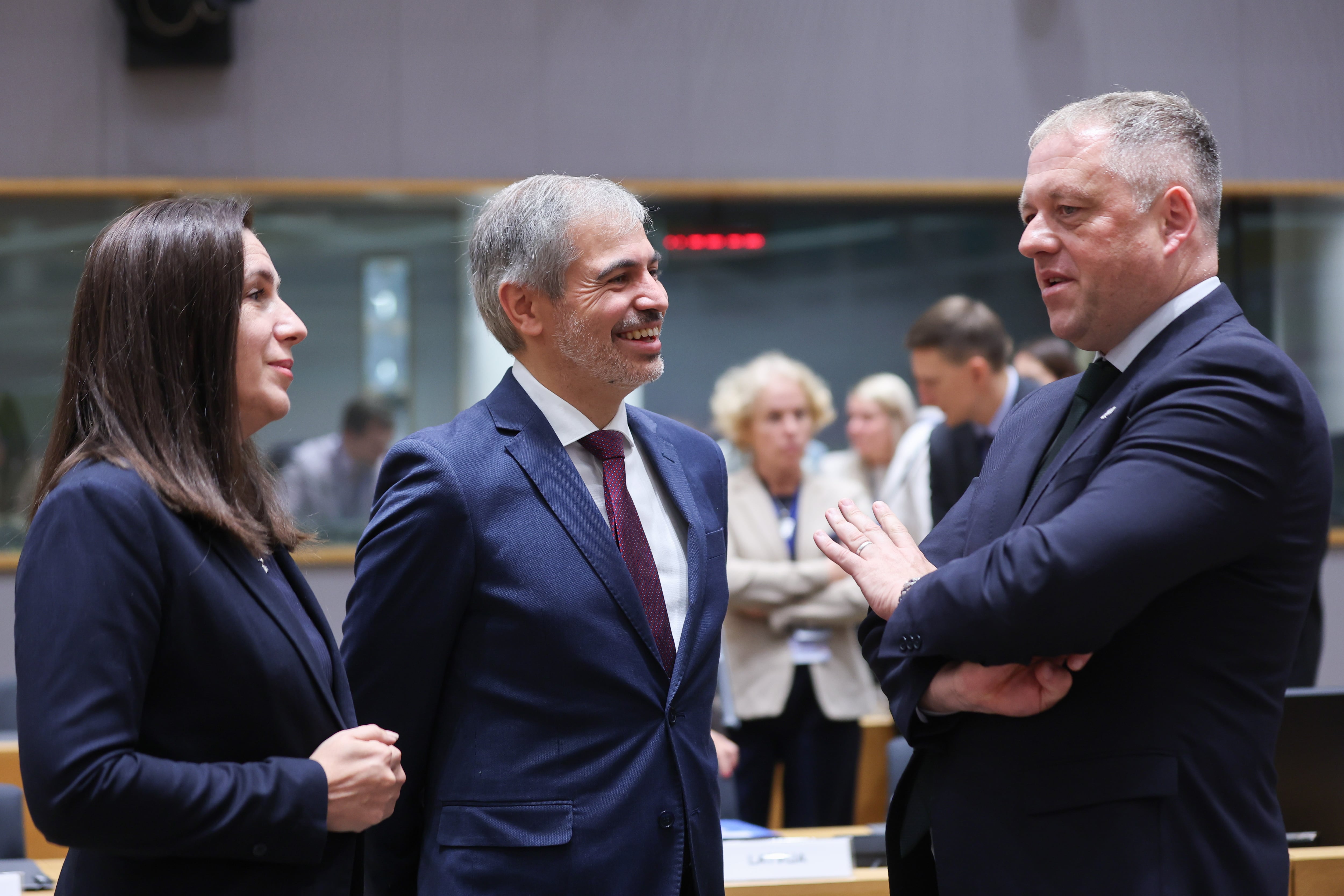 “No es aceptable”: varios Estados recriminan a España que intente condicionar el catalán al proceso de ampliación de la UE