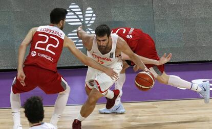 San Emeterio ante Korkmaz en el Turqu&iacute;a-Espa&ntilde;a.