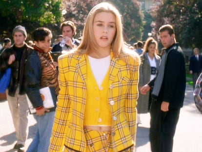 Alicia Silverstone como la icónica Cher Horowitz en 'Clueless', película de 1995 dirigida por Amy Heckerling.