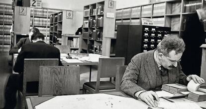 Walter Benjamin, en la Biblioteca Nacional de Francia en París en 1939.