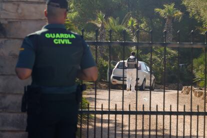 La Guardia Civil investiga este jueves en la casa fue detenido un hombre como presunto autor de la muerte violenta de la madre de su pareja, a las afueras de la localidad mallorquina de la Colònia de Sant Jordi, en el municipio de Ses Salines.