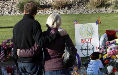 Los habitantes de Tucson aún buscan una explicación al tiroteo del sábado pasado