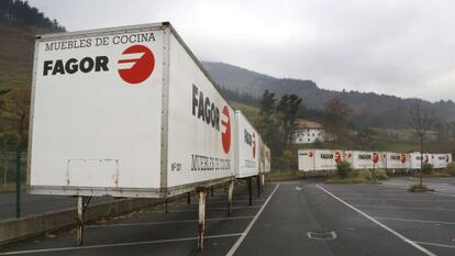 Caravanas de Fagor en un Parking de la empresa. 