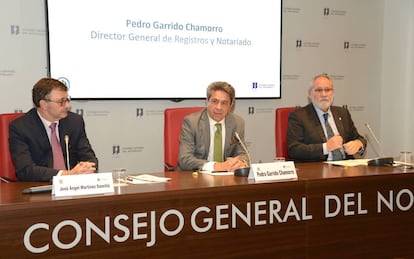 De izquierda a derecha: José Ángel Martínez Sanchiz, Pedro Garrido, y José Marqueño.