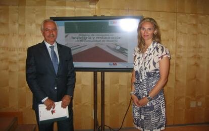 Antonio Alemany y Paloma Martín, durante la presentación del estudio <i>Hábitos de Consumo en Hostelería y Restauración en la Comunidad de Madrid</i>.