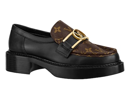 El mocasín Academy, uno de los zapatos estrella de la colección primavera-verano 2020, está fabricado en piel de becerro. Bebe inspiración del mundo universitario.