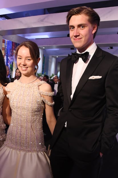 Alexandra de Hanover, la hija menor de Carolina de Mónaco con su novio Ben Sylvester Strautmann, a su llegada al Baile de la Rosa.