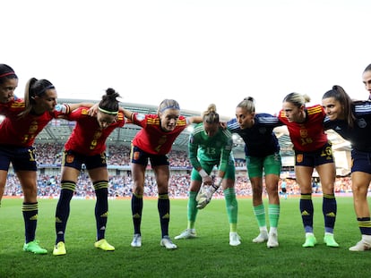Las jugadoras de España antes del partido contra Inglaterra en la Eurocopa de junio.