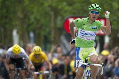 Peter Sagan celebra la victoria en la tercera etapa del Tour