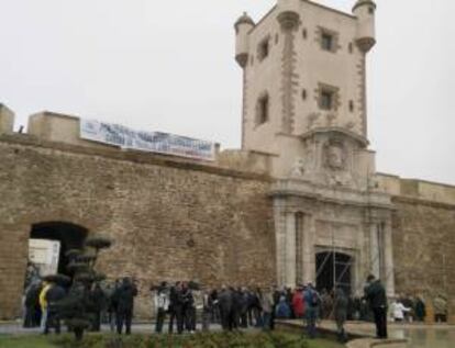 Los trabajadores de Navantia en la Bahía de Cádiz, durante el acto de protesta, coordinado con los comités de empresa de Navantia en toda España.