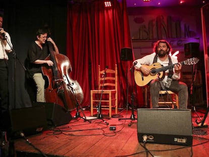 Grabaci&oacute;n de un disco de Josemi Carmona y Javier Colina con Santiago Auser&oacute;n. 