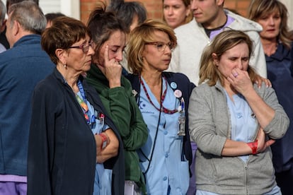 Compañeros de la mujer asesinada en la localidad cántabra de Castro Urdiales, han recordado este viernes a Silvia L. este viernes en el Hospital de Cruces. 