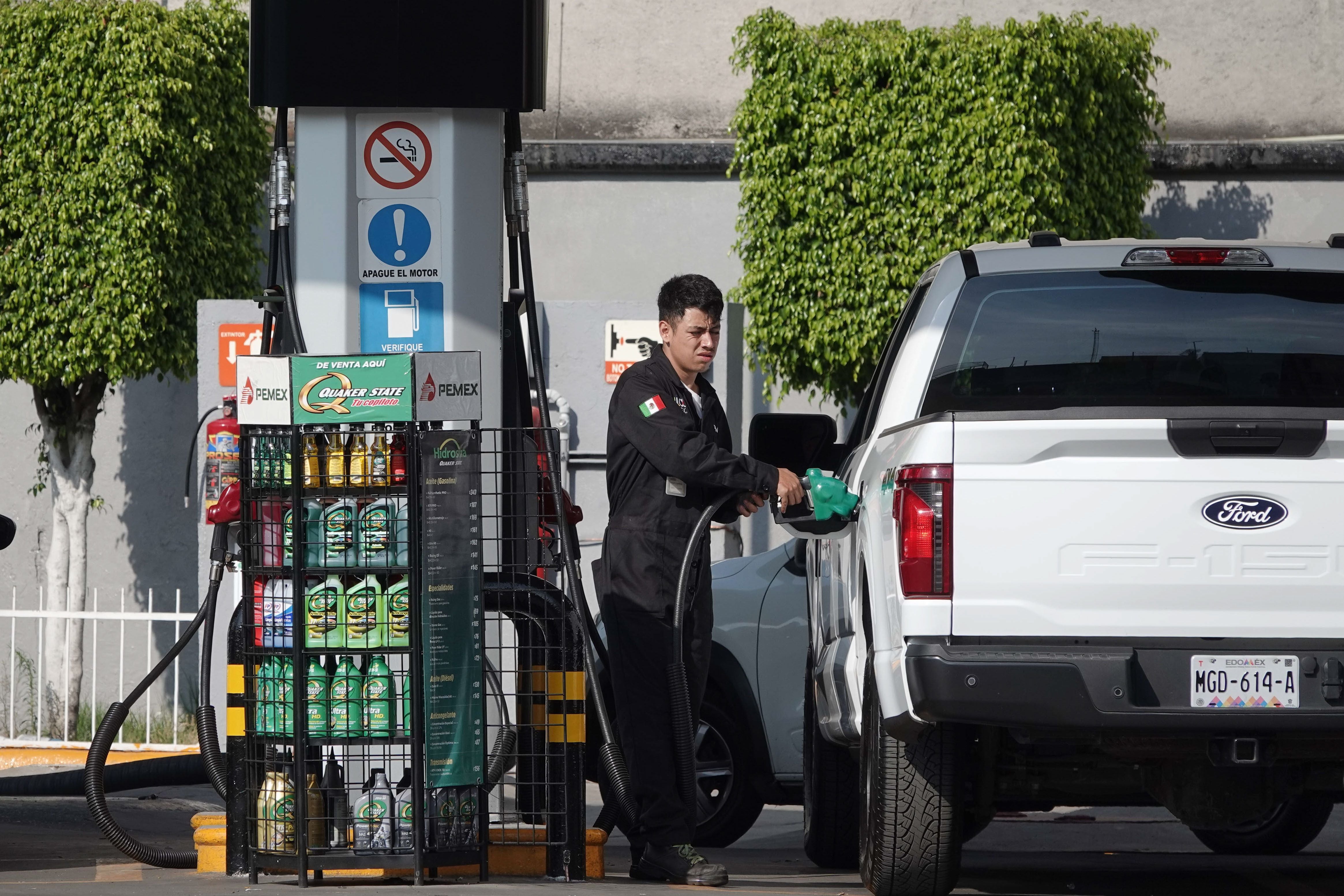 Los gasolineros acuerdan con el Gobierno reducir el precio del diésel para contener la inflación