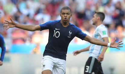 Mbappé marcou duas vezes contra a Argentina.