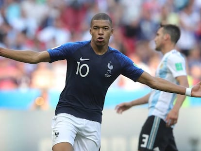 Mbappé marcou duas vezes contra a Argentina.