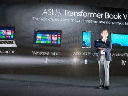El presidente de Asus Jonney Shih presenta el Transformer Book V.