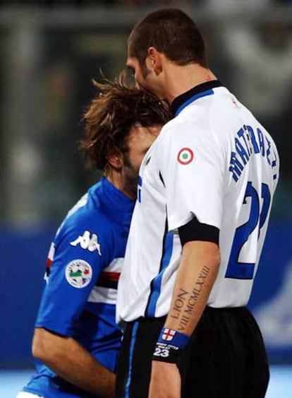 Delvecchio da un cabezazo a Materazzi en el Sampdoria-Inter.