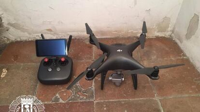 El dron que sobrevolaba la Plaza Mayor.