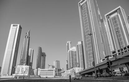 Imagen de rascacielos en Dubái, en Emiratos Árabes Unidos, en enero de 2023.