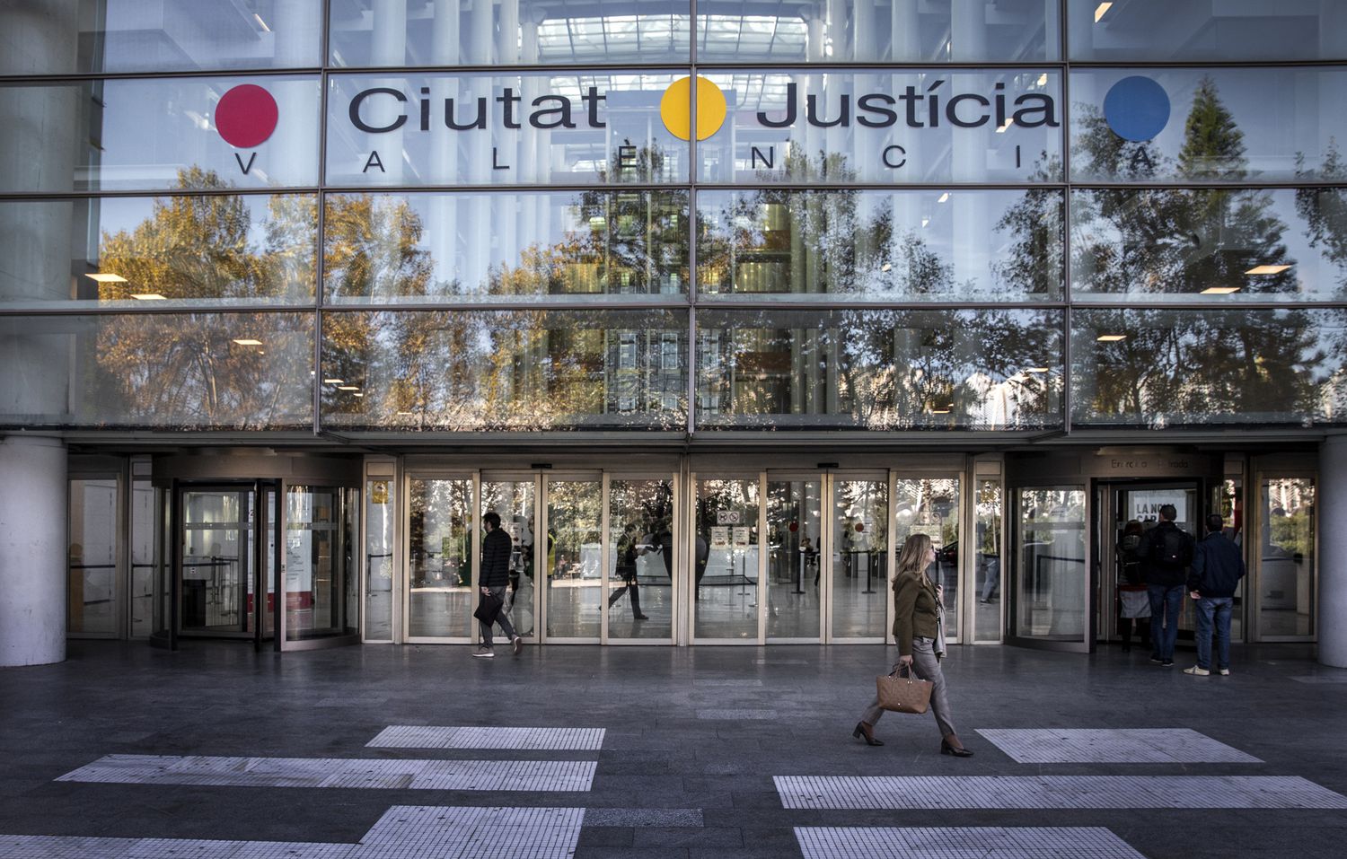 La fachada de la Ciudad de la Justicia de València.