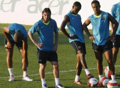 Henry, Messi, Eto&#39;o y Ronaldinho, de izquierda a derecha, durante la sesión preparatoria.