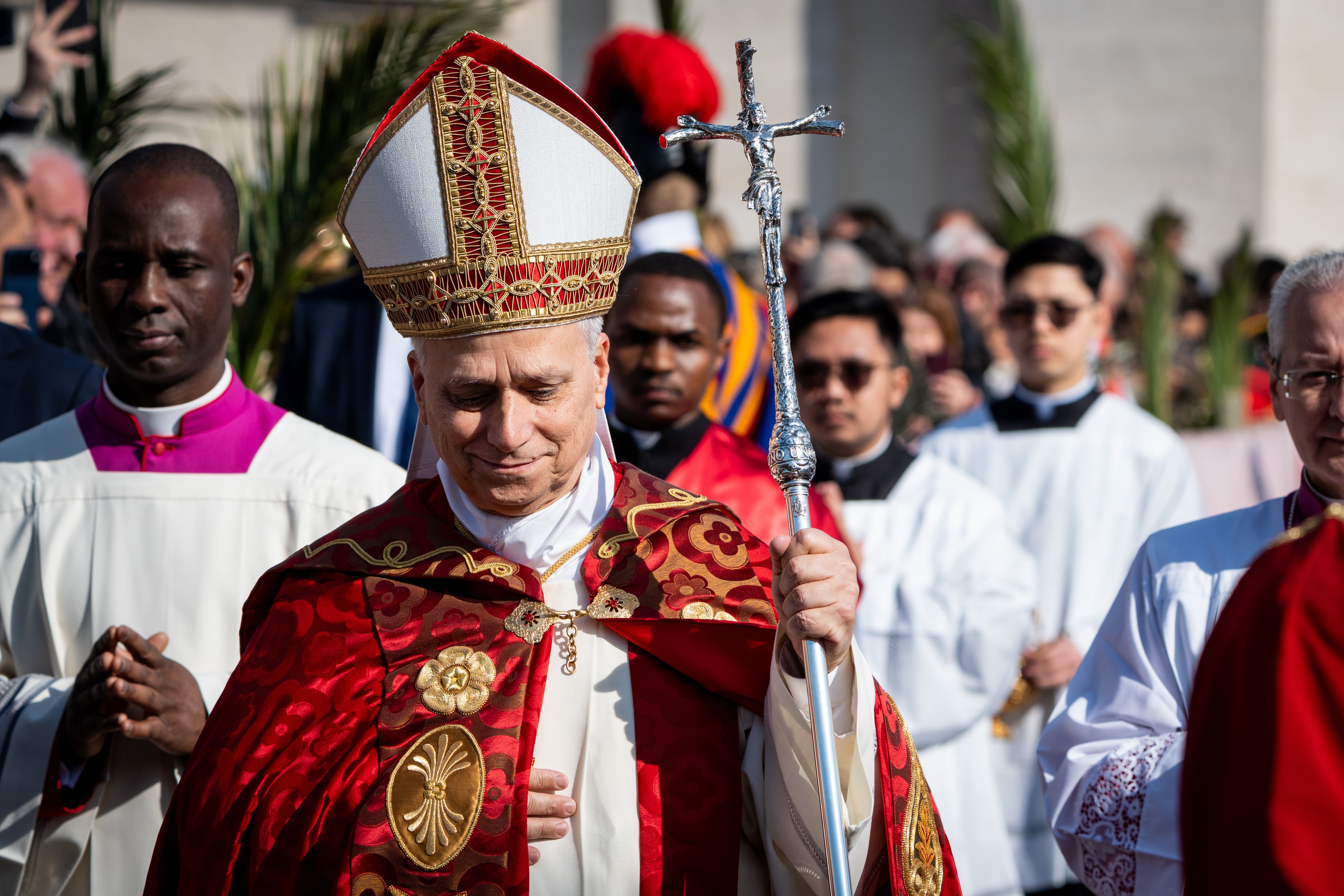 León XIV visita una dividida Iglesia catalana