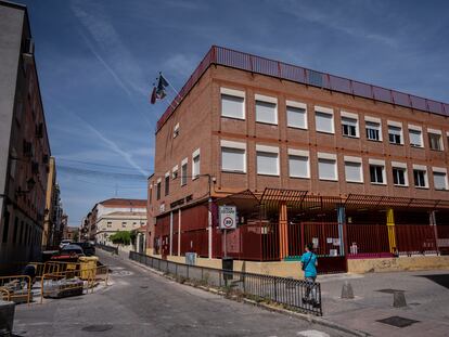 La fachada del colegio público Francisco de Goya, en el barrio de Puerta del Ángel (Madrid), el 24 de abril.