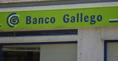 Logotipo del Banco Gallego en una sucursal