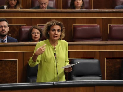 La ministra de Sanidad saliente, Dolors Montserrat, el 30 de mayo en el Congreso. 