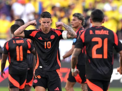 James Rodríguez y Daniel Muñoz en el partido contra Brasil, el 2 de julio.