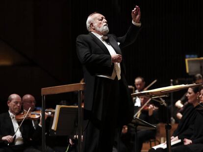 Krzysztof Penderecki, con la Orquesta Filarm&oacute;nica de Israel. 