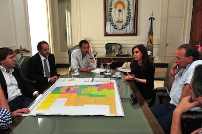 Argentinean President Cristina Fernández meets with regional and provincial authorities on Wednesday.