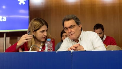 Marta Pascal, junto Artur Mas, durante el consell nacional del PDeCAT.