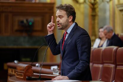 El diputado socialista Juan Francisco Serrano interviene en el pleno del Congreso de los Diputados en Madrid este martes.