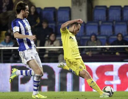 Danis Cheryshev golpea el balón en el gold e la victoria ante la Real Sociedad, en la primera vuelta.